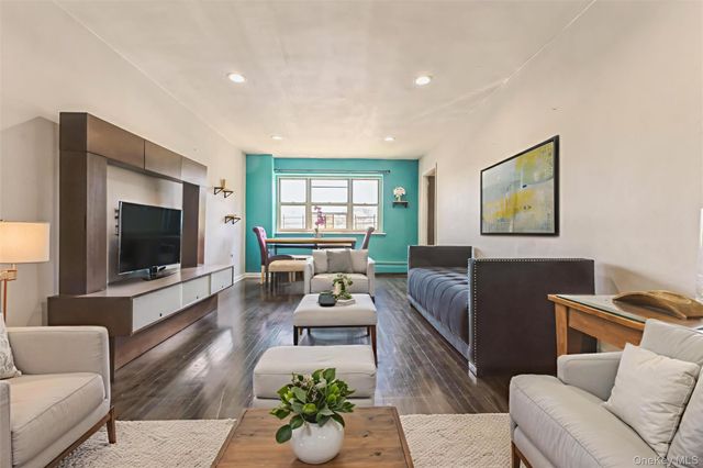 99-10 60th Avenue 2G, Corona, NY 11368