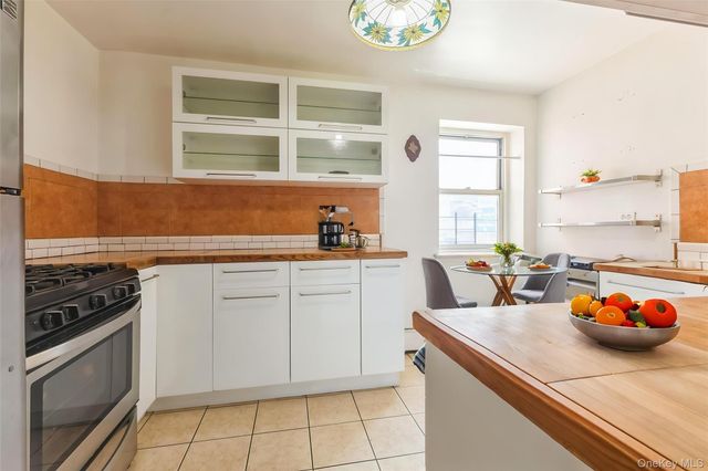 99-10 60th Avenue 2G, Corona, NY 11368