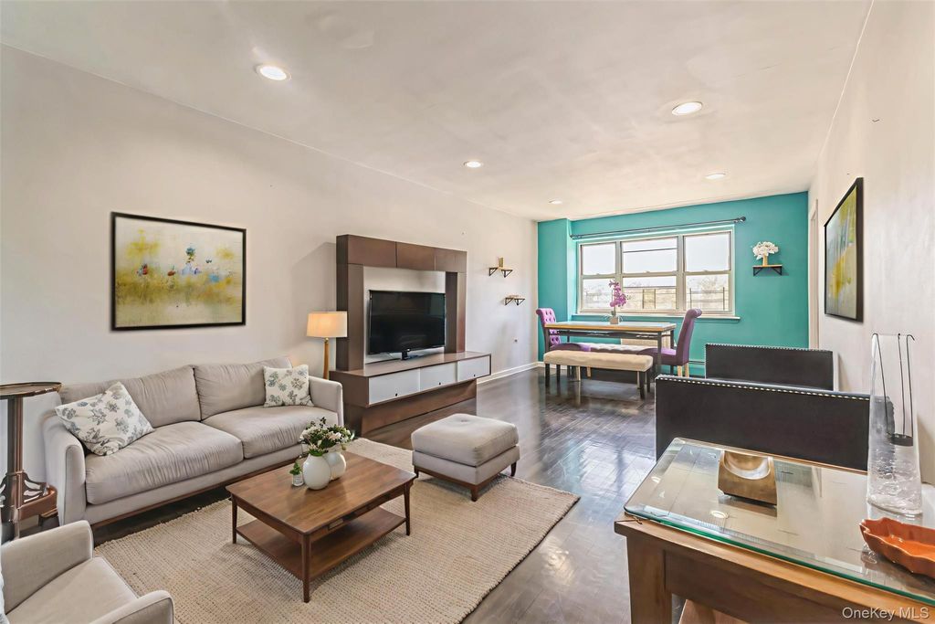 99-10 60th Avenue 2G, Corona, NY 11368