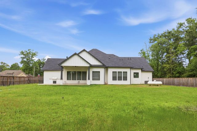 262 Road 660, Dayton, TX 77535