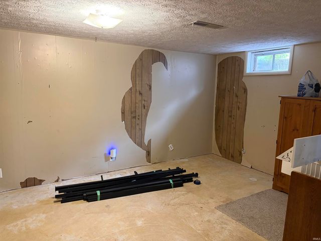 825 W Lowell Avenue, Mishawaka, IN 46545