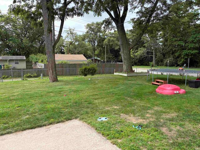 825 W Lowell Avenue, Mishawaka, IN 46545