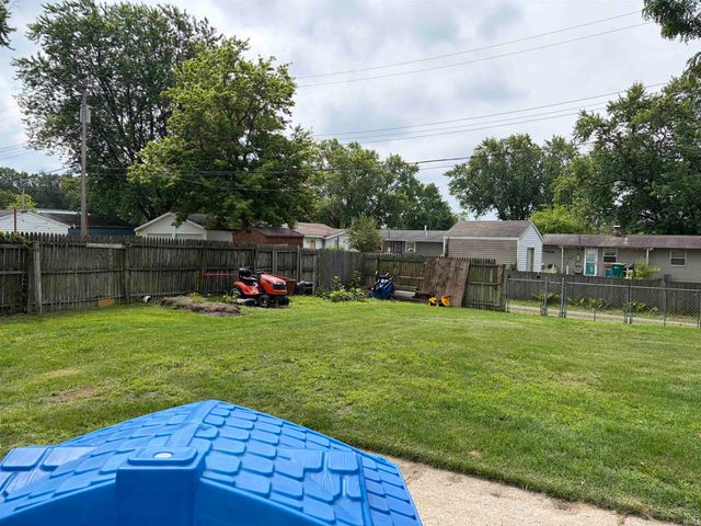 825 W Lowell Avenue, Mishawaka, IN 46545