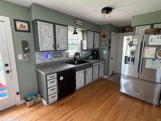 825 W Lowell Avenue, Mishawaka, IN 46545