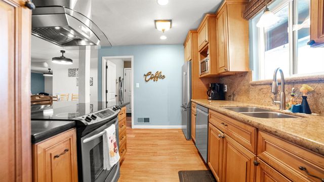 1000 Lakewood Dr, Lodi, CA 95240