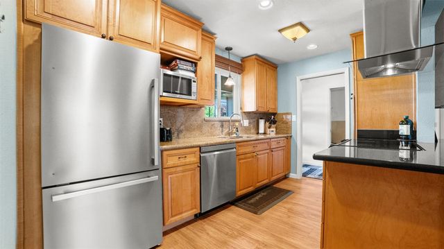 1000 Lakewood Dr, Lodi, CA 95240