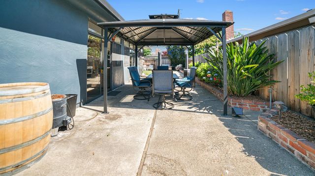 1000 Lakewood Dr, Lodi, CA 95240