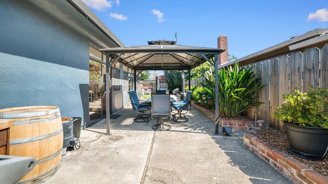 1000 Lakewood Dr, Lodi, CA 95240