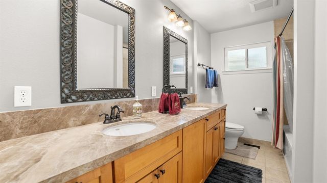 1000 Lakewood Dr, Lodi, CA 95240