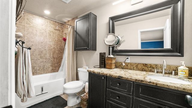1000 Lakewood Dr, Lodi, CA 95240