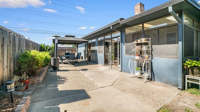 1000 Lakewood Dr, Lodi, CA 95240