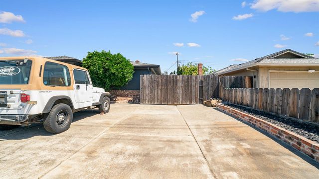 1000 Lakewood Dr, Lodi, CA 95240