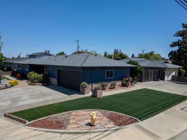 1000 Lakewood Dr, Lodi, CA 95240