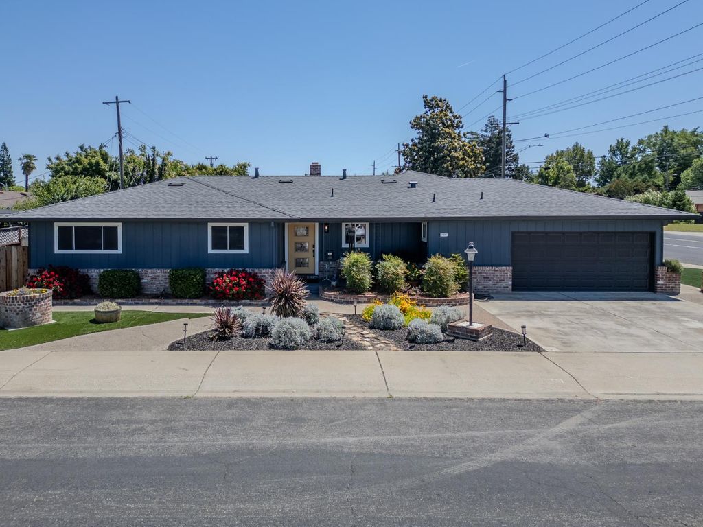 1000 Lakewood Dr, Lodi, CA 95240