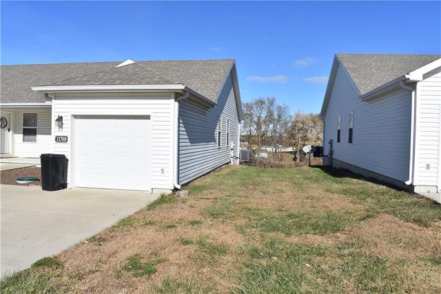 11789 Ridgeway Drive, St Joseph, MO 64505