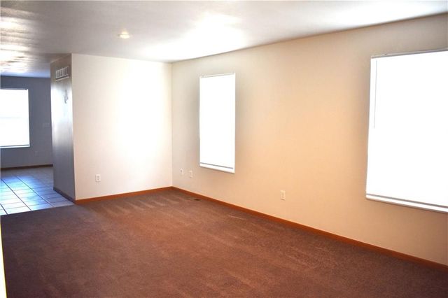 11789 Ridgeway Drive, St Joseph, MO 64505