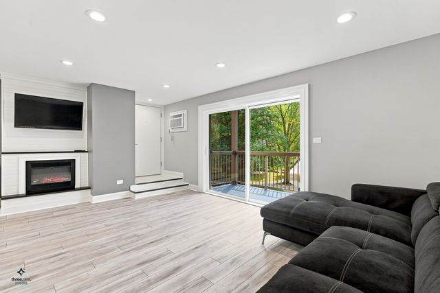 753 S Dwyer Avenue C, Arlington Heights, IL 60005