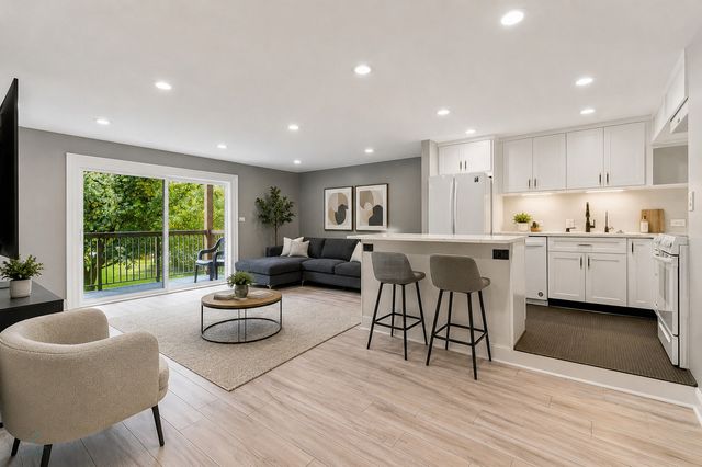 753 S Dwyer Avenue C, Arlington Heights, IL 60005