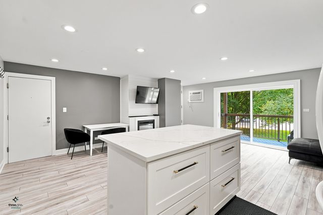 753 S Dwyer Avenue C, Arlington Heights, IL 60005
