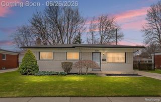 4644 Kingsley Drive, Warren, MI 48092
