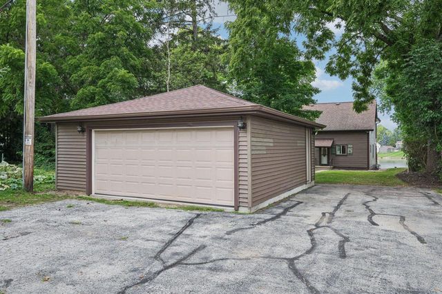 S73W17268 Lake DRIVE, Muskego, WI 53150