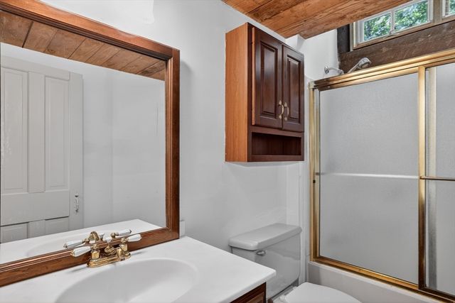 75 South Rd, Pepperell, MA 01463