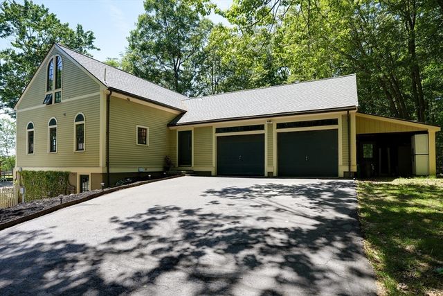 75 South Rd, Pepperell, MA 01463