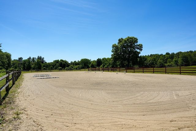 75 South Rd, Pepperell, MA 01463