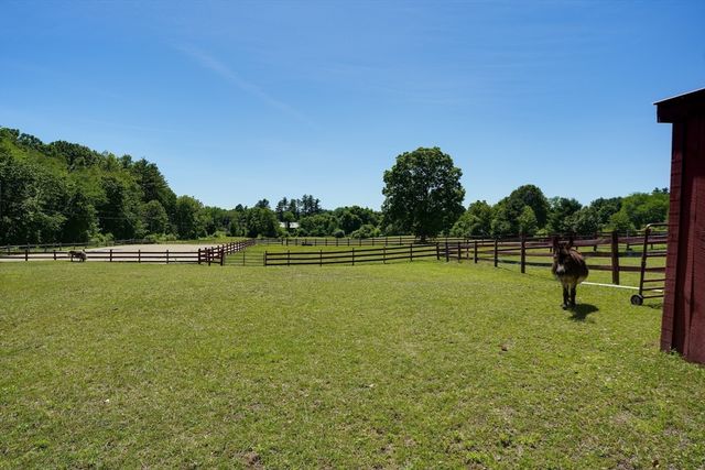 75 South Rd, Pepperell, MA 01463