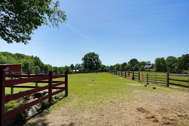 75 South Rd, Pepperell, MA 01463
