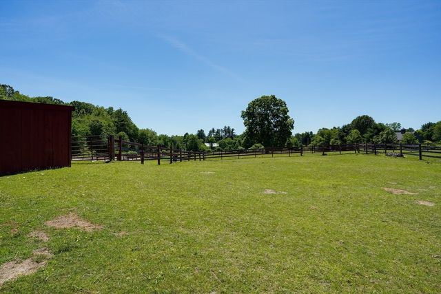 75 South Rd, Pepperell, MA 01463