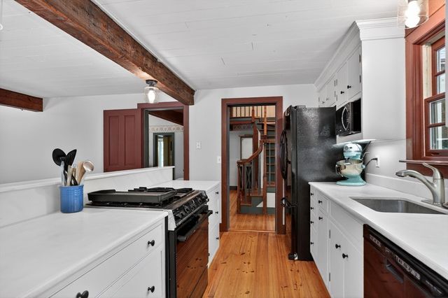 75 South Rd, Pepperell, MA 01463