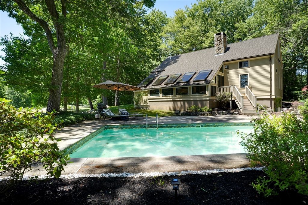 75 South Rd, Pepperell, MA 01463