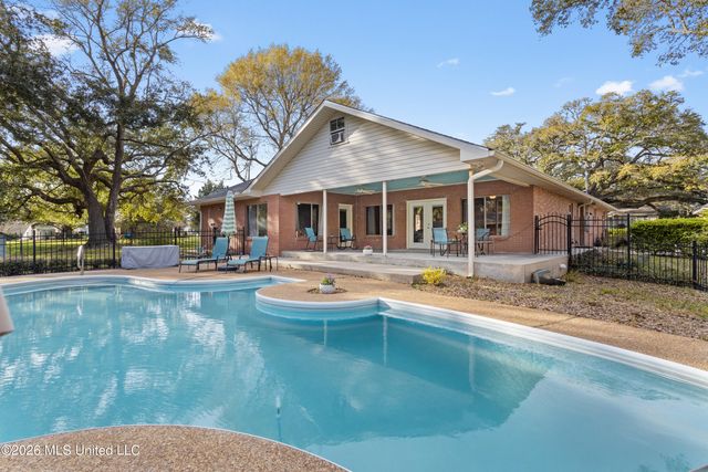 1402 Calhoun Street, Ocean Springs, MS 39564
