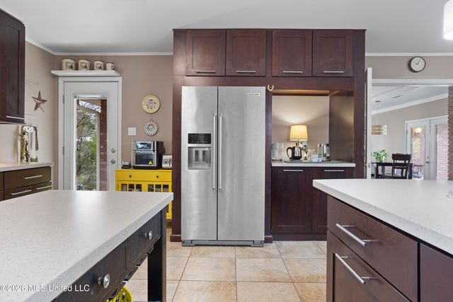 1402 Calhoun Street, Ocean Springs, MS 39564