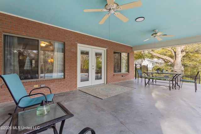 1402 Calhoun Street, Ocean Springs, MS 39564