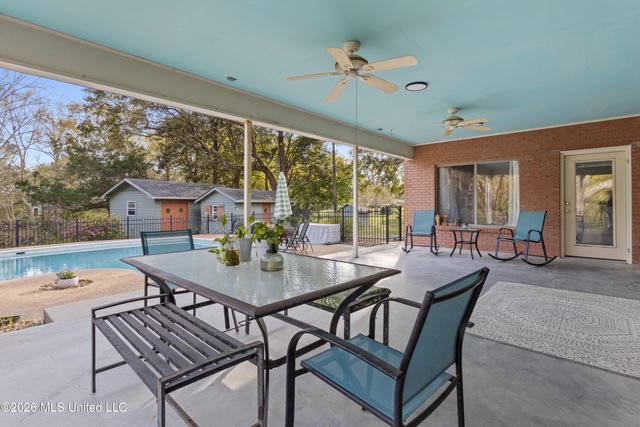 1402 Calhoun Street, Ocean Springs, MS 39564