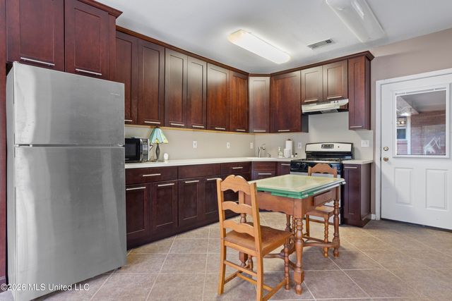 1402 Calhoun Street, Ocean Springs, MS 39564