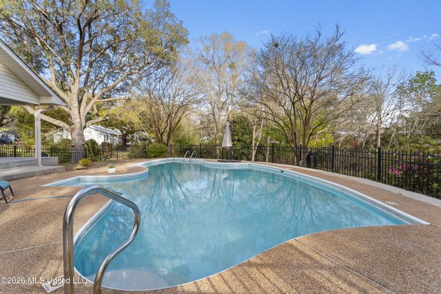 1402 Calhoun Street, Ocean Springs, MS 39564