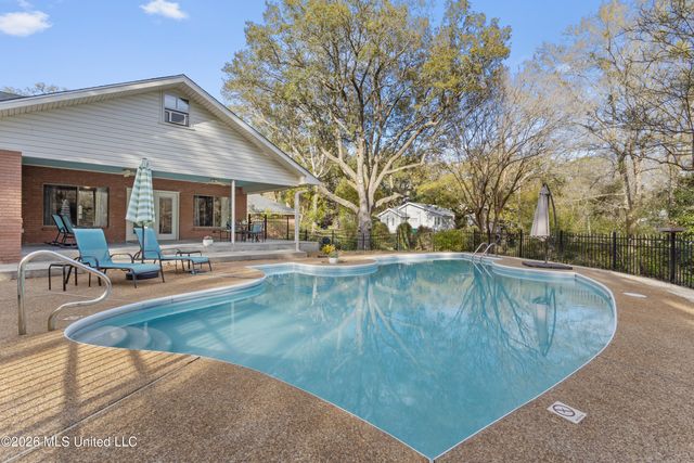 1402 Calhoun Street, Ocean Springs, MS 39564