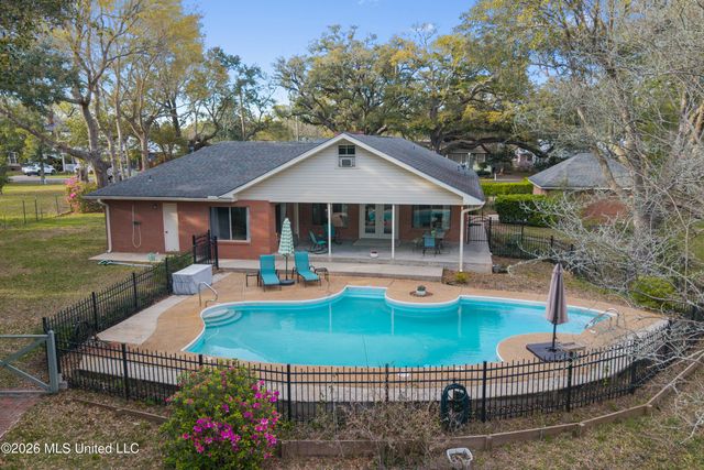 1402 Calhoun Street, Ocean Springs, MS 39564