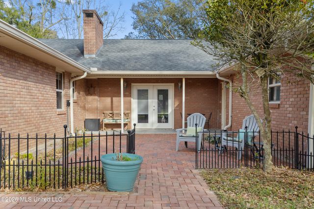 1402 Calhoun Street, Ocean Springs, MS 39564