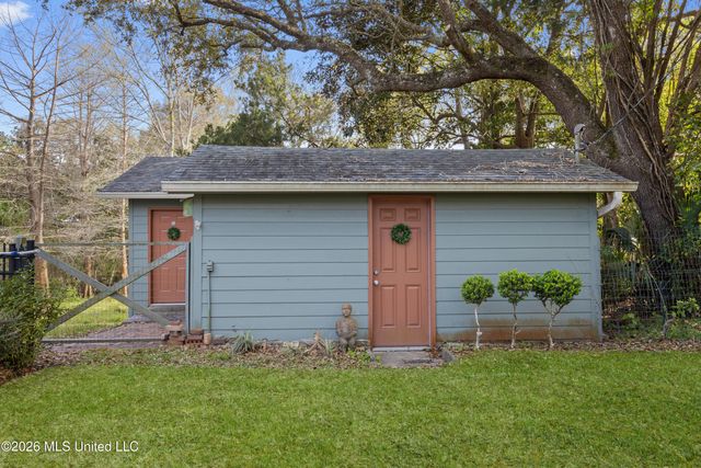 1402 Calhoun Street, Ocean Springs, MS 39564