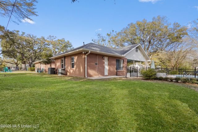 1402 Calhoun Street, Ocean Springs, MS 39564