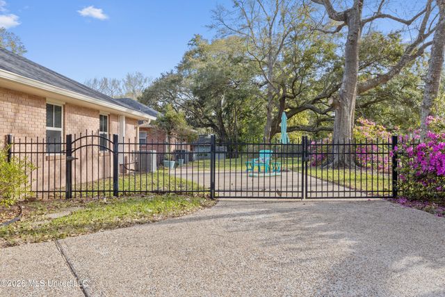 1402 Calhoun Street, Ocean Springs, MS 39564