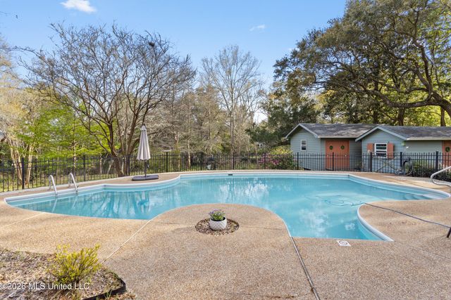 1402 Calhoun Street, Ocean Springs, MS 39564