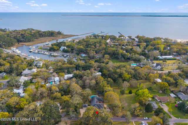 1402 Calhoun Street, Ocean Springs, MS 39564