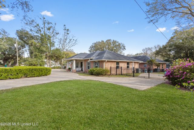 1402 Calhoun Street, Ocean Springs, MS 39564