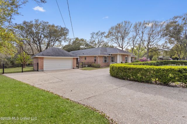 1402 Calhoun Street, Ocean Springs, MS 39564