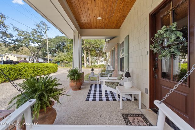 1402 Calhoun Street, Ocean Springs, MS 39564